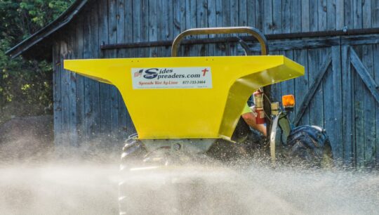 Spreader that can spread wet lime