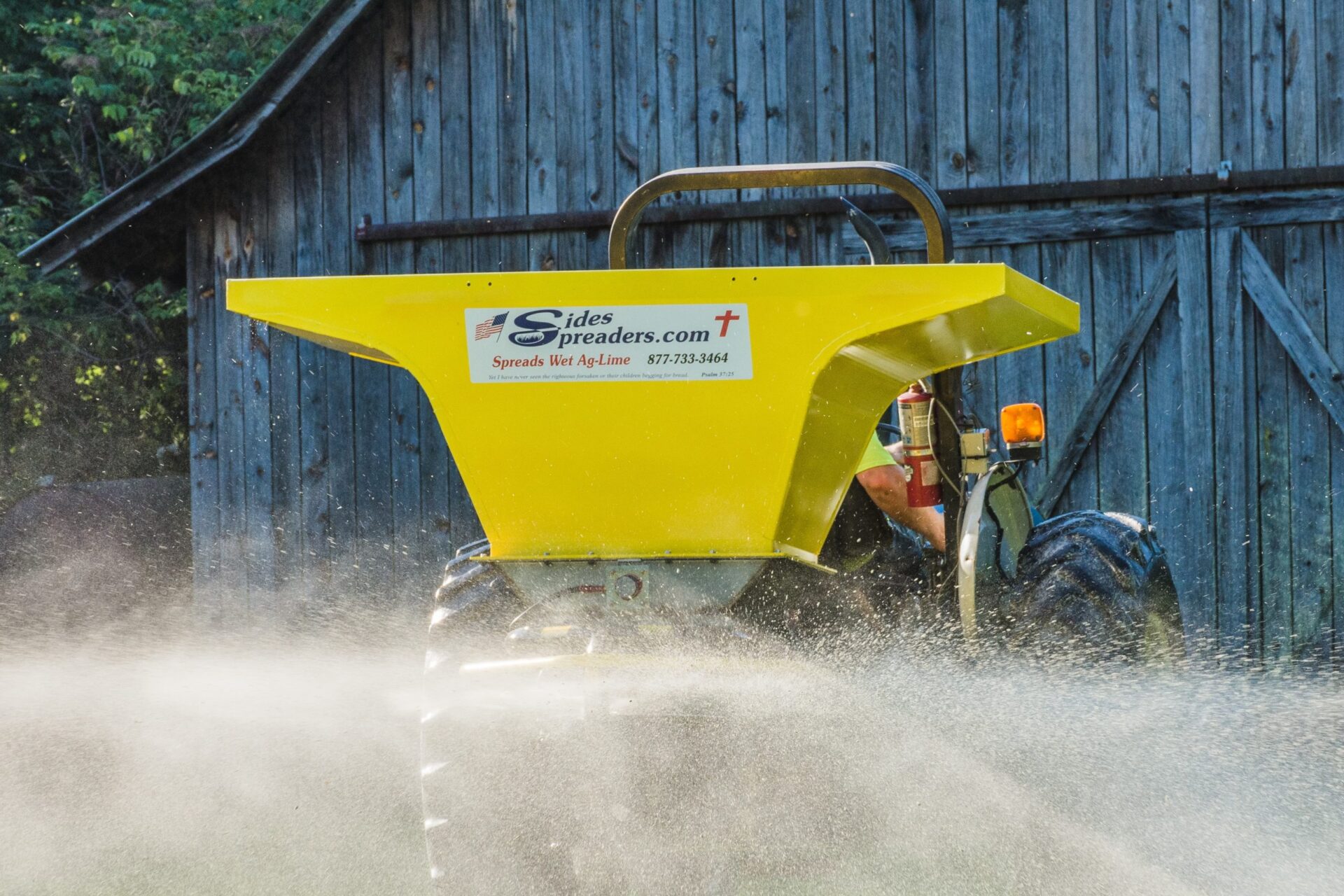 Spreader that can spread wet lime
